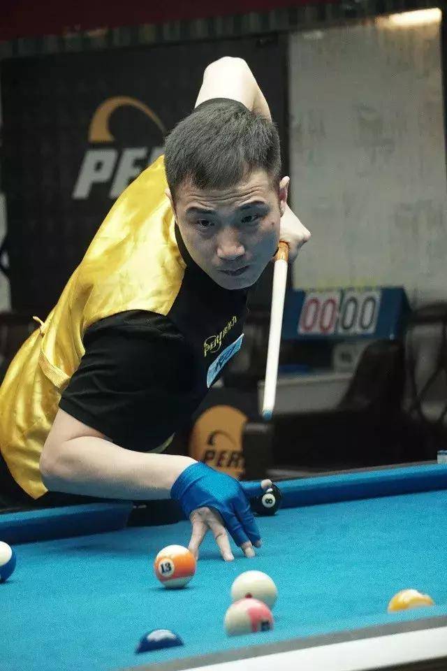 聚光灯下的 聚光灯下的